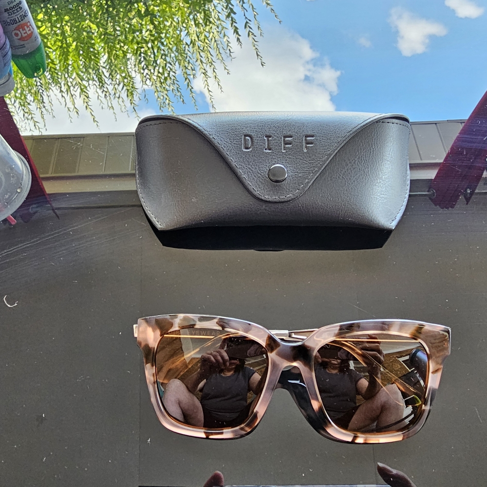 Diff Tortoise Shell Sunglasses With Case - image 4